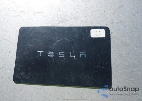 2023 Tesla Model Y Awd/Long Range Dual Motor All-Wheel Drive z USA, uszkodzony, nr VIN 7SAYGDEE7PF905148